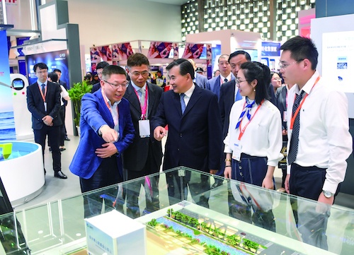 打卡上交会 “电气智慧”大博眼球 打卡上交会 “电气智慧”大博眼球