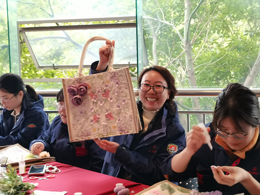 红旗船厂女神节活动:把爱“袋”回家(1) 红旗船厂女神节活动:把爱“袋”回家(1)