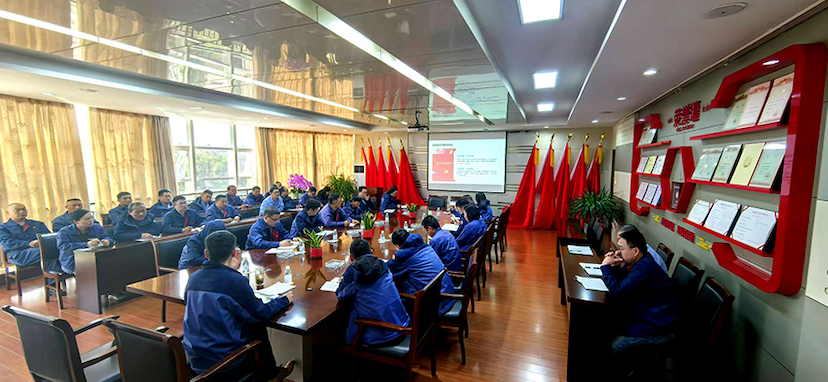 红旗开展深入贯彻中央八项规定精神学习教育专题辅导的现场照片（2）