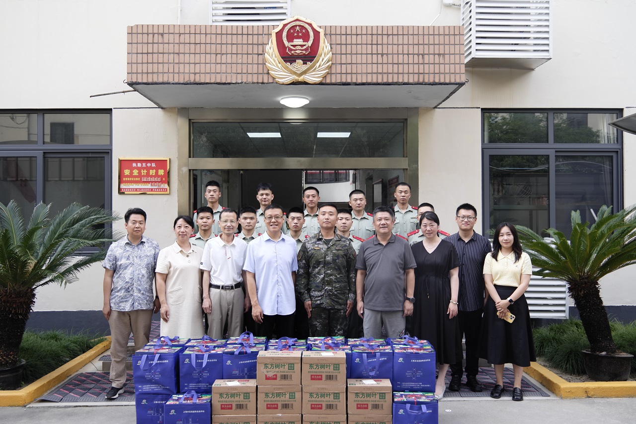 人力公司党政领导慰问驻沪武警执勤五中队官兵-1